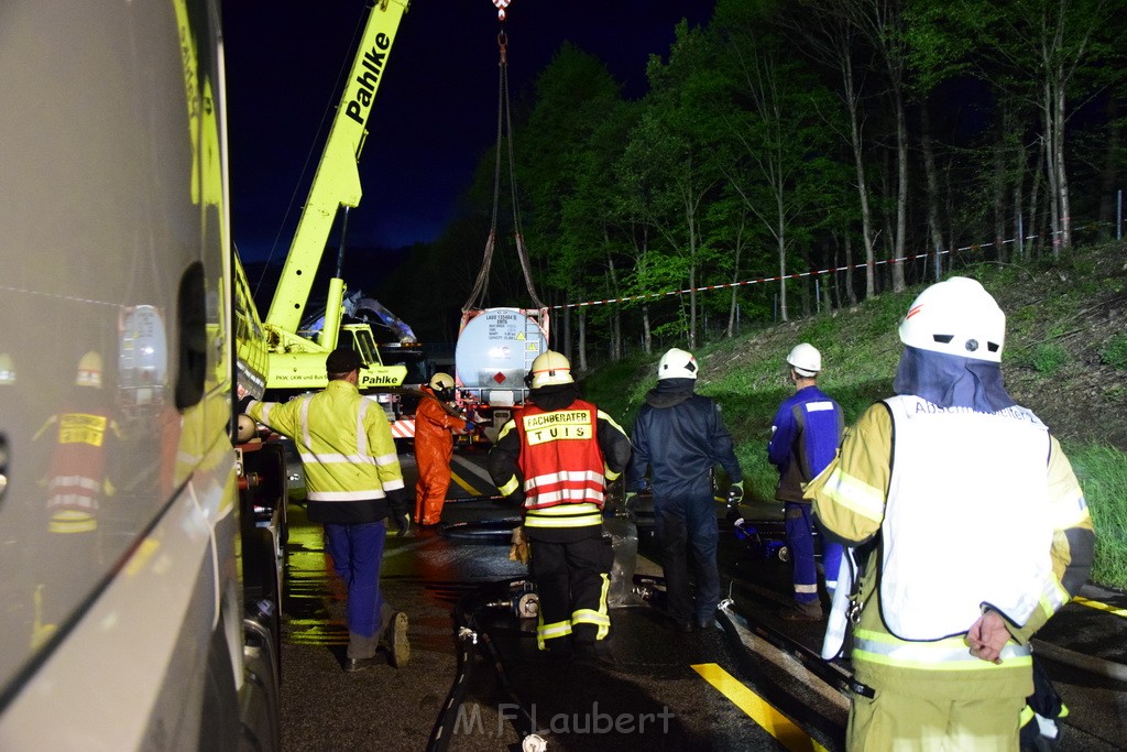 VU Gefahrgut LKW umgestuerzt A 4 Rich Koeln Hoehe AS Gummersbach P690.JPG - Miklos Laubert